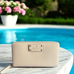 KATE SPADE EUC Wellesley Neda Continental Clutch Wallet